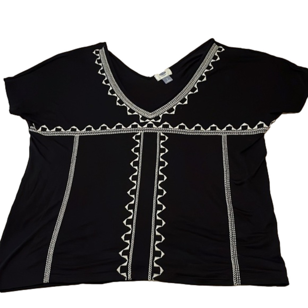 𝅺OLD Navy cute black top with white Aztec embroidery, size large, 100% Rayon